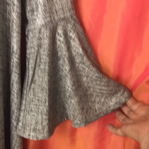 Nally & Millie Women’s Tunic Silver Metallic with Long Bell Sleeves L/XL - Picture 2 of 10